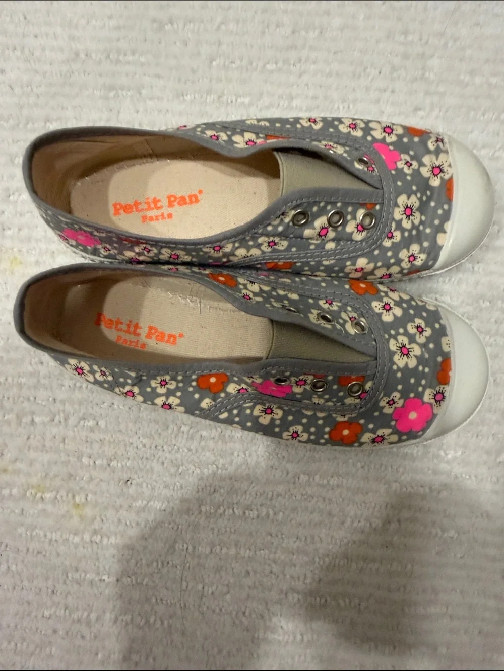 Petite Pan Floral Slip-On Sneakers Kids - Gray with Pink & Orange Flowers